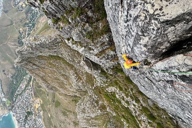 half-day-rock-climbing-on-table-mountain_1